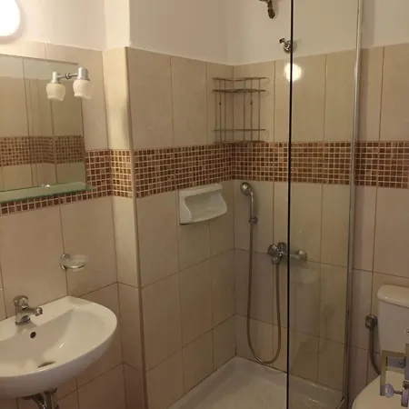 Argostoli Rooms アルゴストリオン